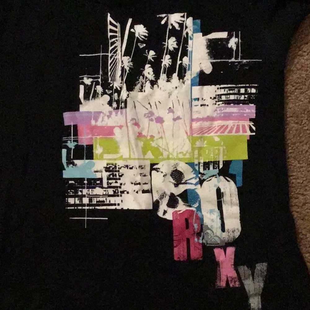 2 Roxy shirts bundle - Picture 2 of 3
